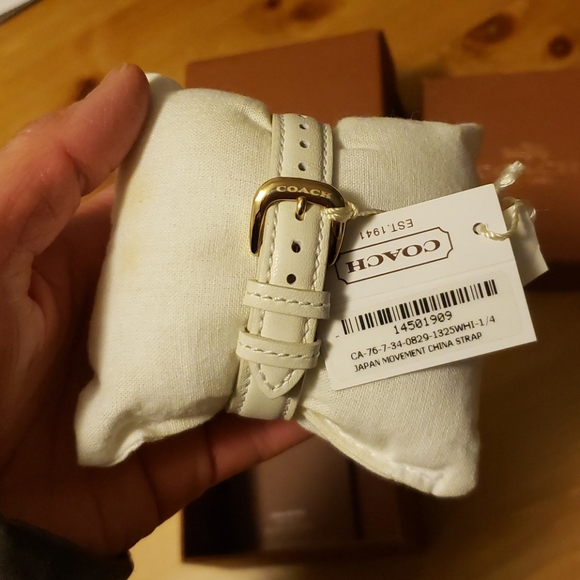 Genuine Leather COACH Watch - Picture 6 of 8